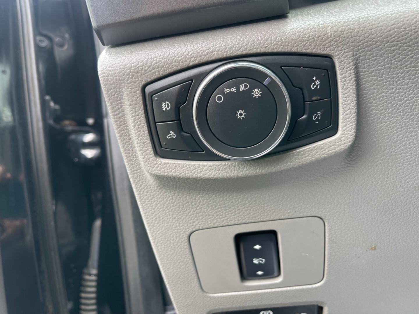 2017 Black /Gray Ford F-250 SD XLT Reg Cab 4WD (1FTBF2B69HE) with an 6.2L V8 OHV 16V FFV engine, 6-Speed Automatic transmission, located at 11115 Chardon Rd. , Chardon, OH, 44024, (440) 214-9705, 41.580246, -81.241943 - This 2017 Ford F-250 XLT Reg Cab is a capable heavy-duty truck equipped with a powerful 6.2L V8 engine, paired with a 6-speed automatic transmission and 3.73 gearing. It features daytime running lights, dusk-sensing headlights, a backup camera, backup sensors, and a snow plow package. This truck boa - Photo#23